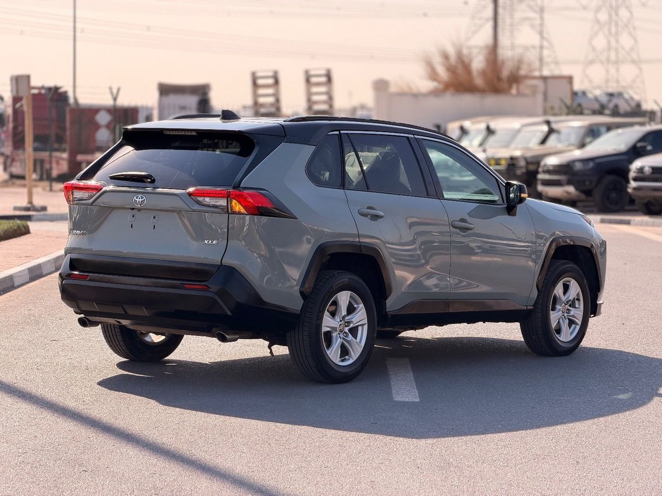 Toyota RAV4 XLE 2.5 L Full option Sunroof, push start