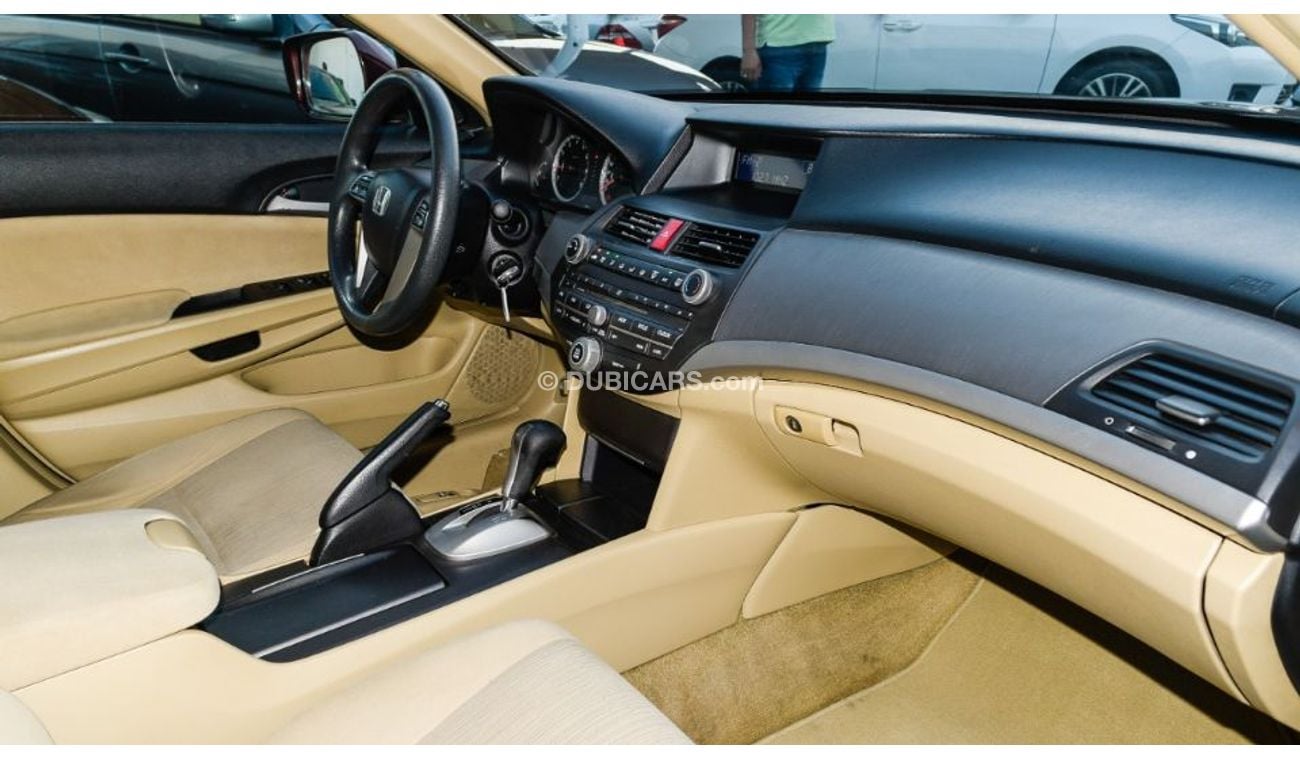 Honda Accord Gulf without accidents, red color inside beige, cruise control in excellent condition, you do not ne