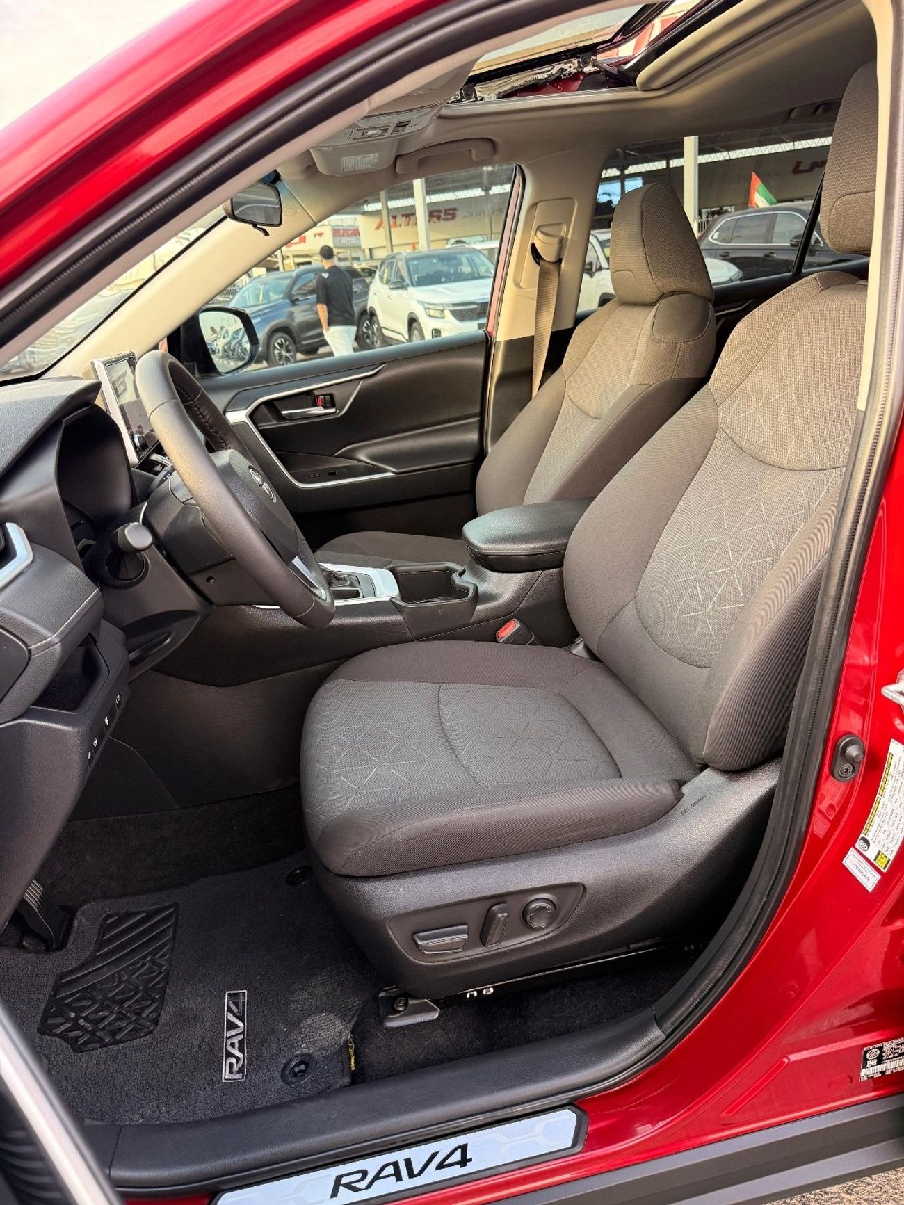 تويوتا راف ٤ XLE AWD 2.5 Sunroof  2024