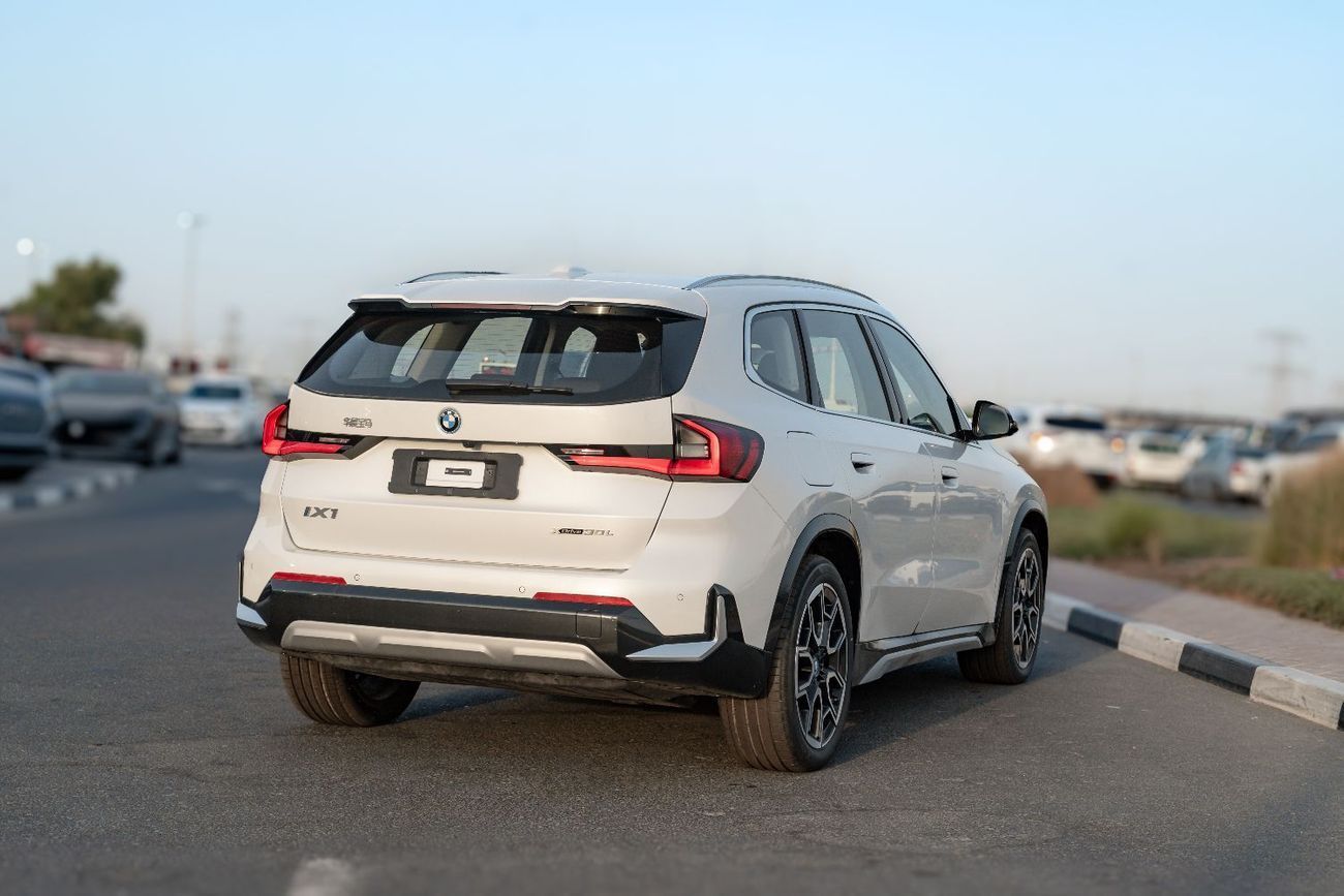 بي أم دبليو iX1 2025 | BMW IX1 XDRIVE 30LX DESIGN PACKAGE