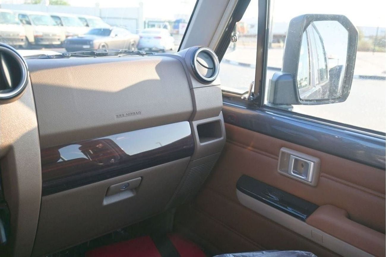 Toyota Land Cruiser 70 Toyota Land Cruiser Hard Top LC71 SHORT CHASE 4.0L Petrol AT