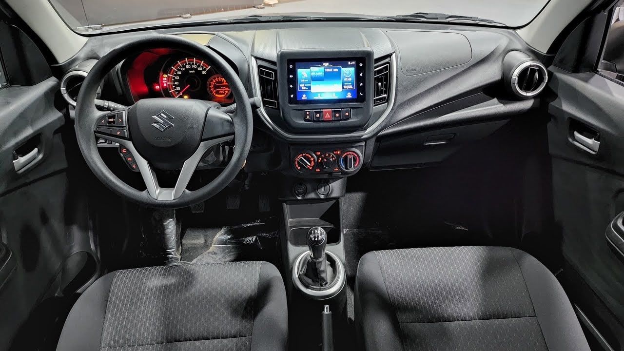 Suzuki Celerio interior - Cockpit
