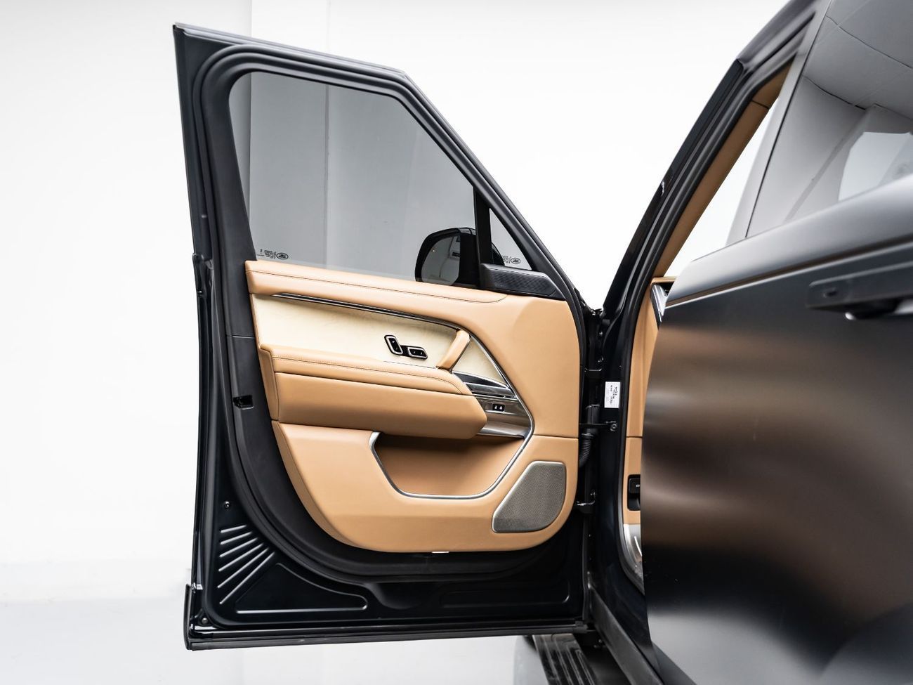 Land Rover Range Rover LWB SV P615 4.4L 2024 Range Rover Vogue SV, 2029 Al Tayer Warranty, Full Service History, Low KMs