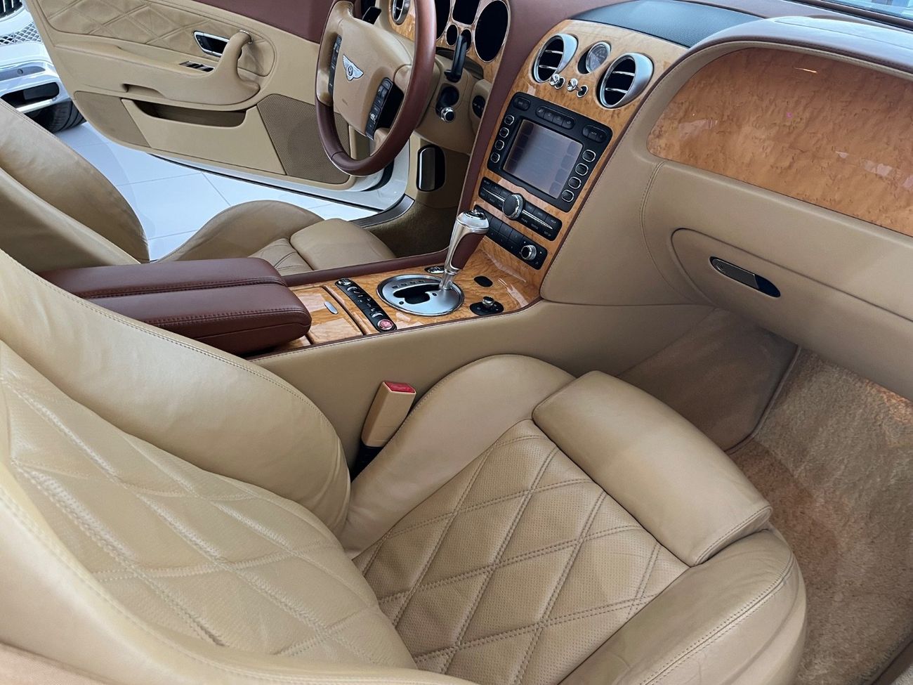 بنتلي كونتيننتال جي تي