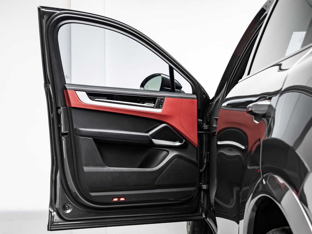 Porsche Cayenne Base Coupe 2025 Porsche Cayenne Coupe, March 2027 Porsche Warranty, Low KMs, GCC