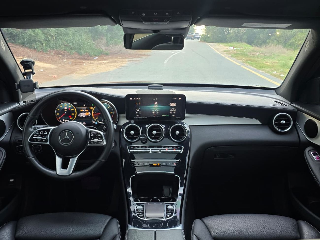 مرسيدس بنز GLC 220 d MERCEDES GLC-220d // KOREAN 2022//ORGINAL PAINT // ACCIDENT FREE //LOW MILEAGE//PERFECT CONDITION