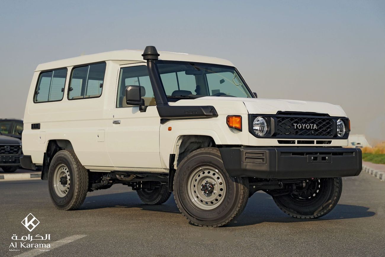 تويوتا لاند كروزر 70 4.0L V6 | 4x4 Manual Drive | 40th Anniversary Edition | GCC Specs | 3 Door | LC78