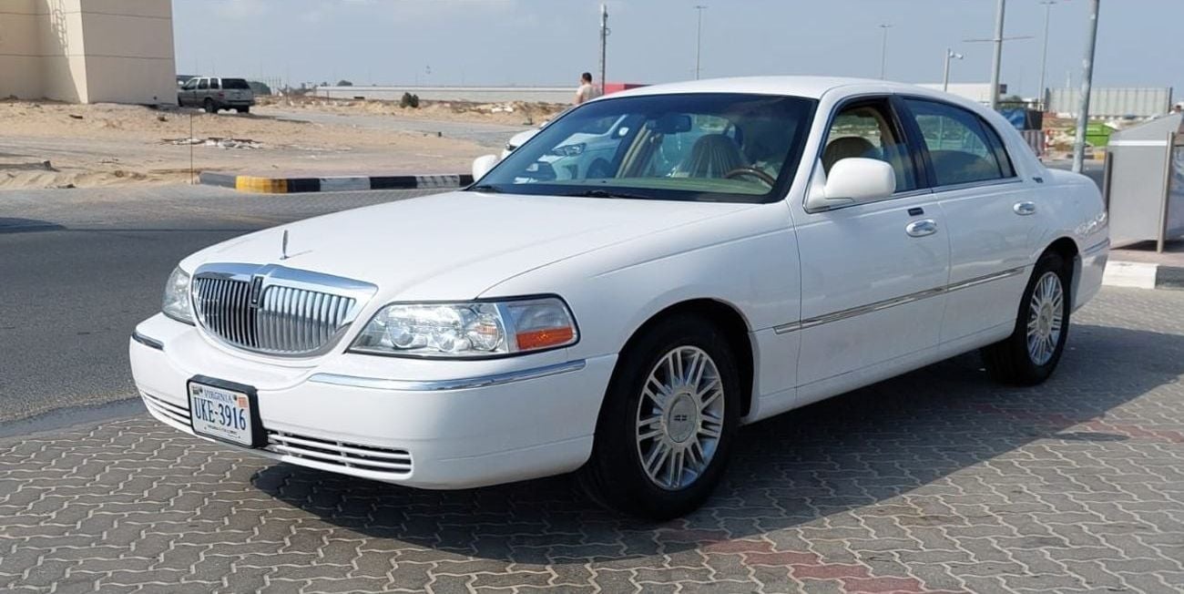 لينكولن تاون كار very clean car