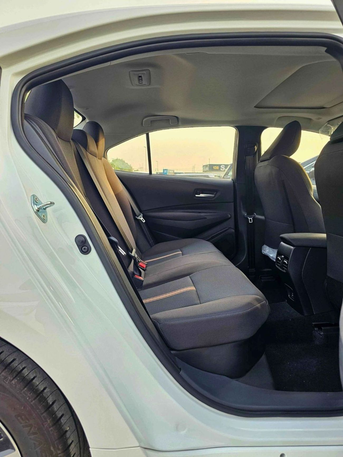 Toyota Levin HEV LUXURY HYBRID/ 1.8L PETROL A/T / SUNROOF, REAR CAMERA/CODE # LL18HEV