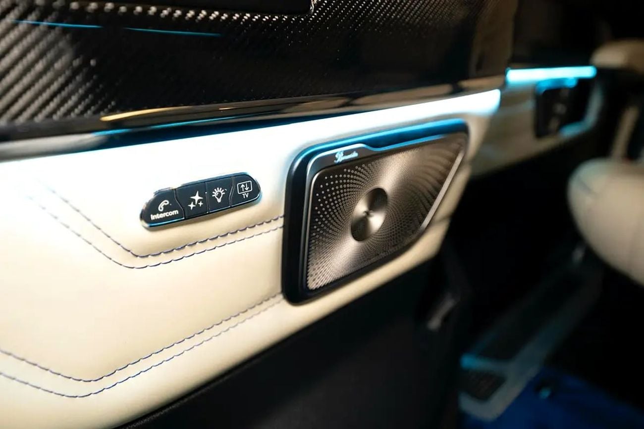 Mercedes-Benz V 300 ARRIVAL MODEL LUXURY MERCEDES GCC V300 with ADDITIONAL REAR AC-2 YEARS WARRANTY BY VLINE