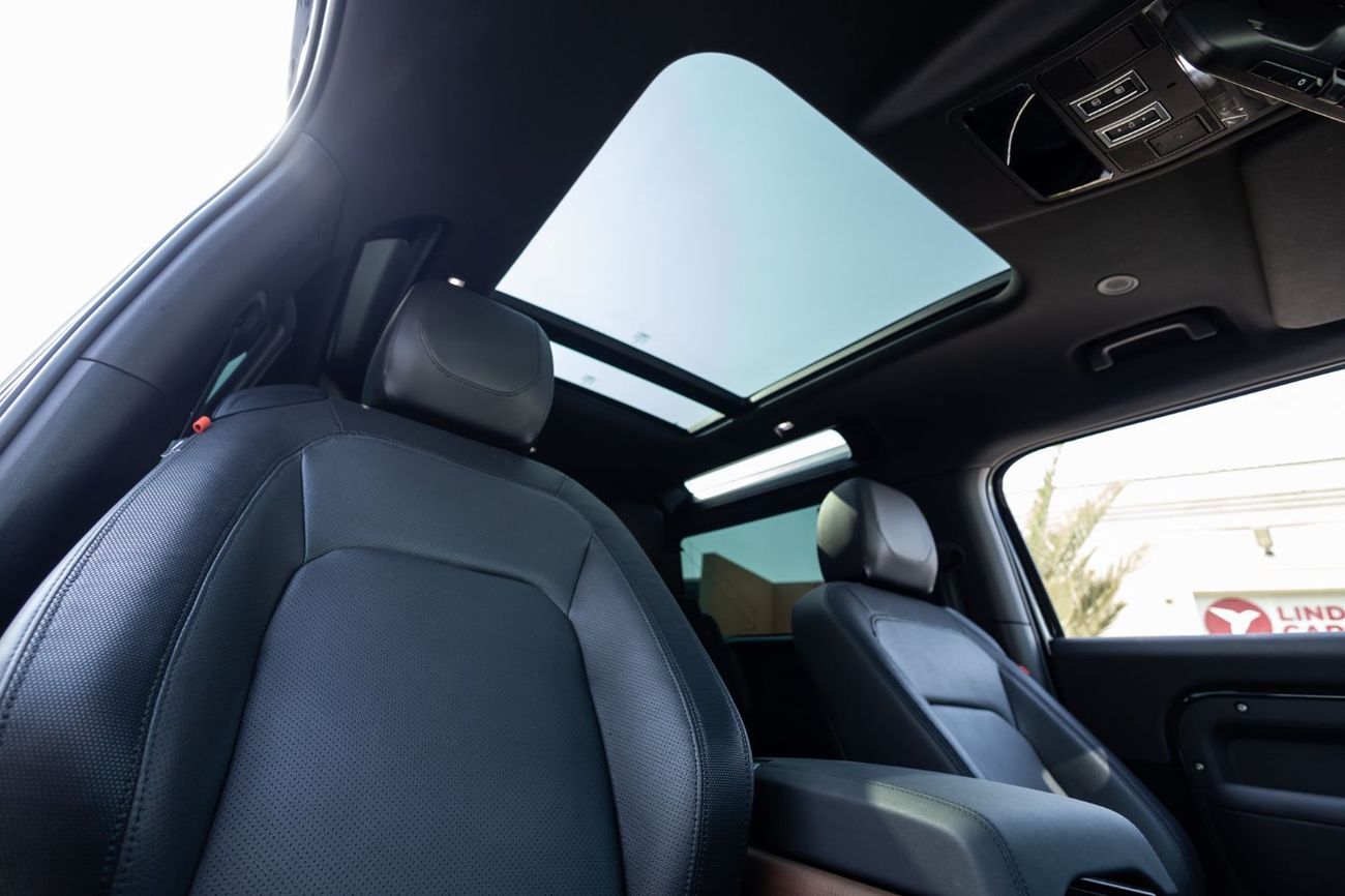 لاند روفر ديفندر P300 90 X-Dynamic SE 2.0L (5 Seater)