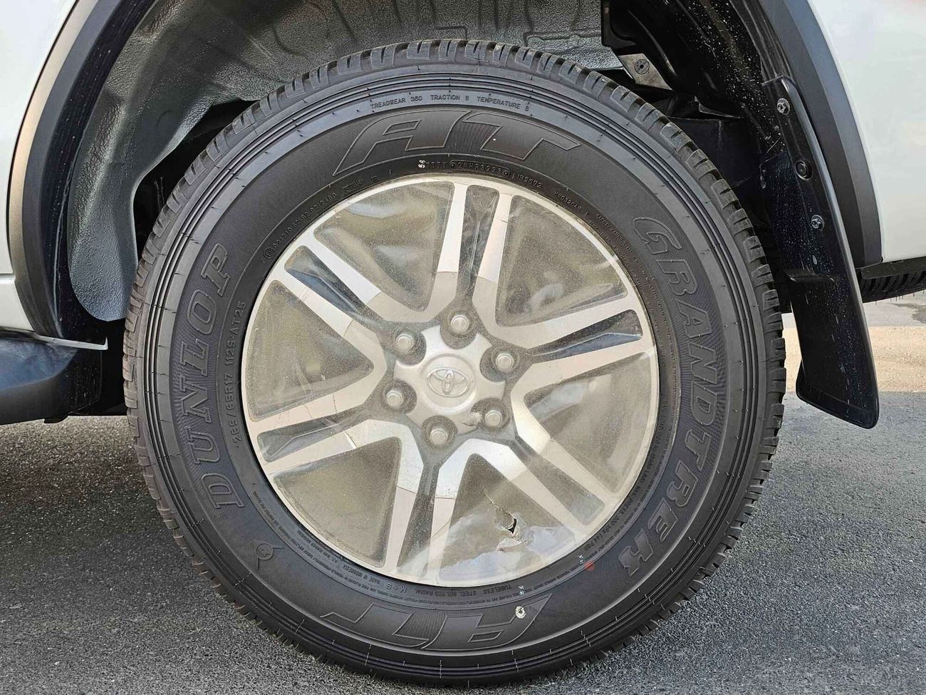 تويوتا فورتونر SR5 / 2.7L V4 PETROL / ALLOY RIMS / AUTO FOLDING SIDE MIRROR / 4WD /  (CODE # FP27F)