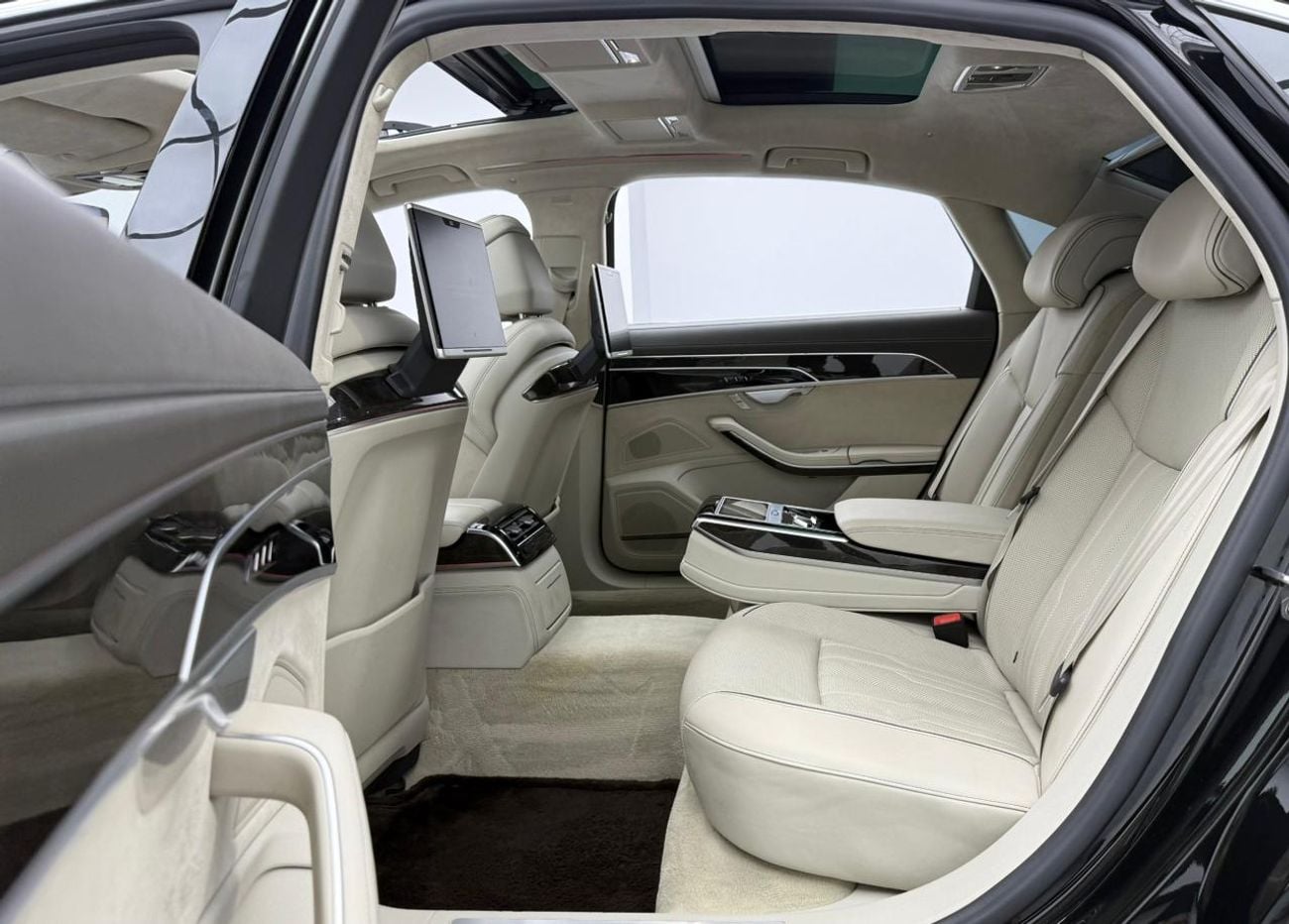 أودي A8 L 60 TFSI Quattro 4.0L (454 HP) 2019 Audi A8L 60 TFSI Quattro, Warranty, Full Audi Service History,