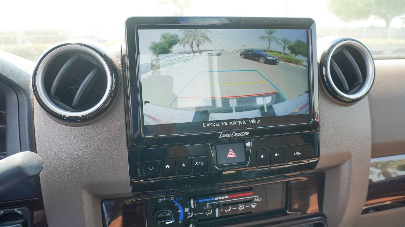 تويوتا لاند كروزر بيك آب LX 4.0L V6 SINGLE CABIN AUTO TRANSMISSION