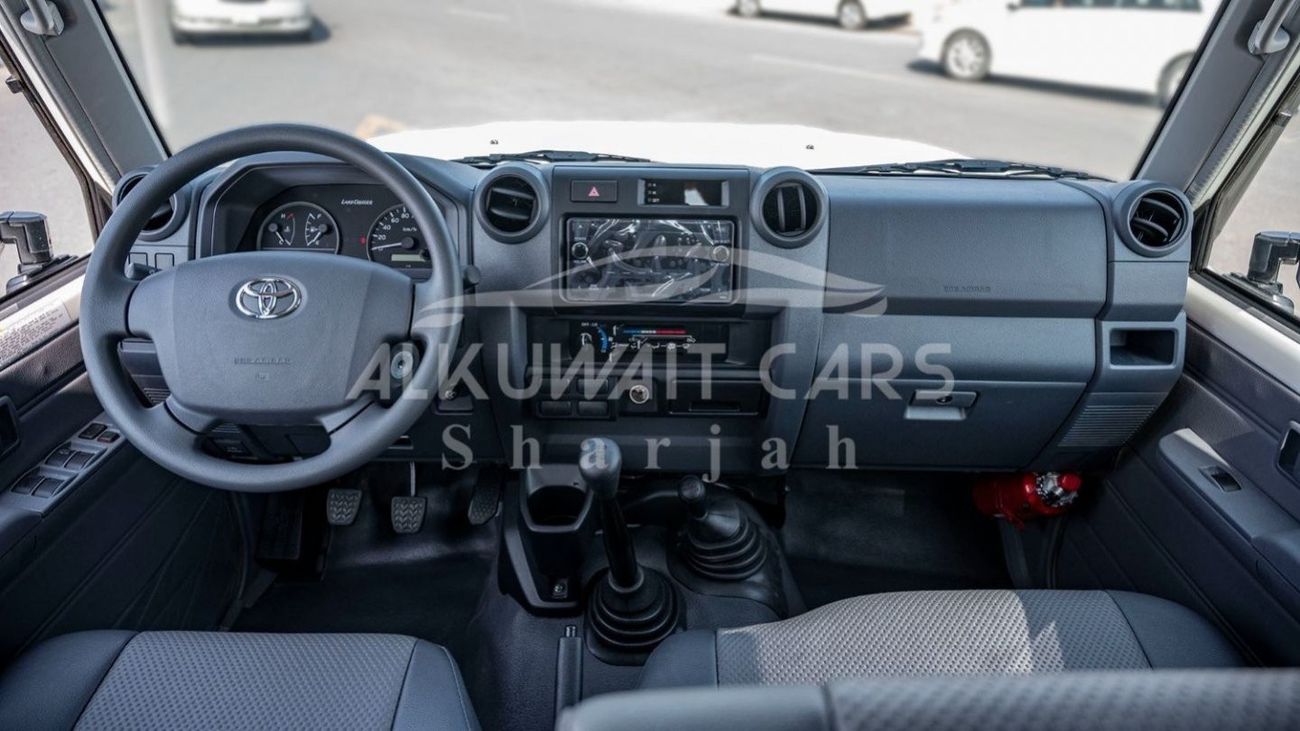 Toyota Land Cruiser Pick Up TOYOTA Land Cruiser 79 DC 4.2D MT – WHITE
