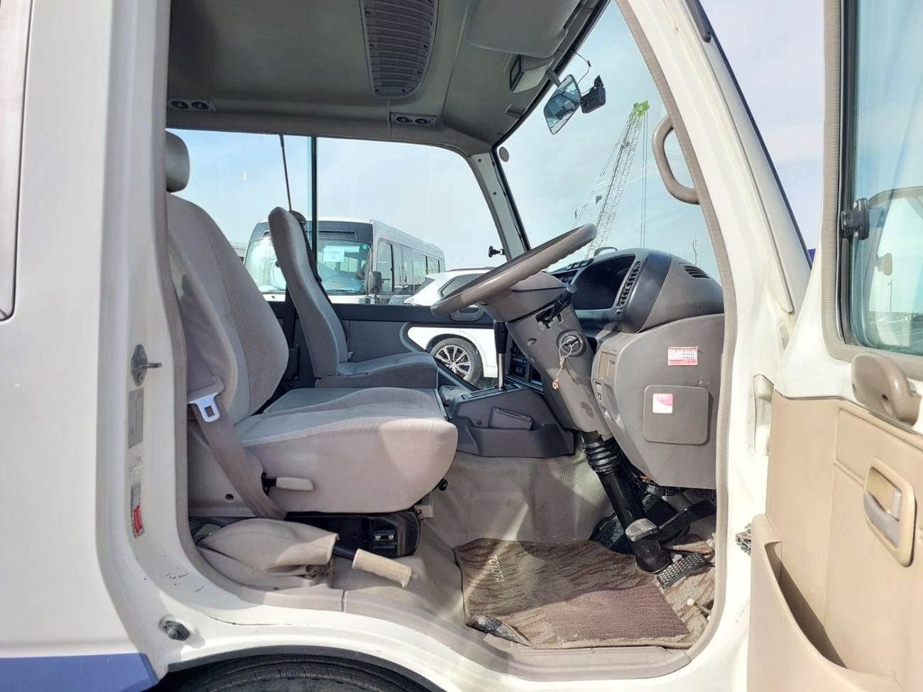 Toyota Coaster TOYOTA COASTER BUS RHD 2005 MODEL 4.0 L DIESEL AUTOMATIC(PM51046)