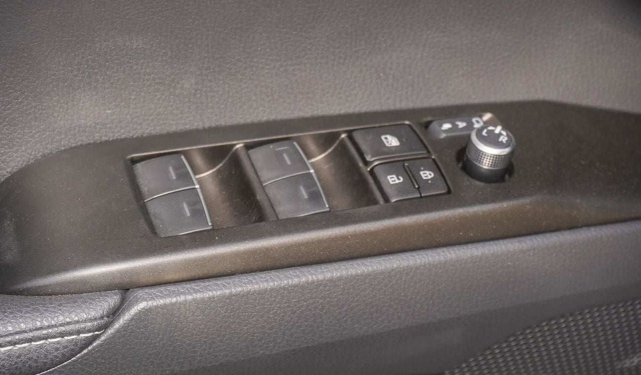 Toyota Camry LE  HEV 2.5L Hybrid