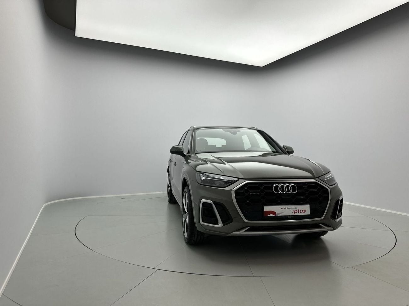 Audi Q5 45 TFSI Quattro S Line 2.0L (252 HP) Q5 S line 45 TFSI quattro 249hp (Ref# 77768)