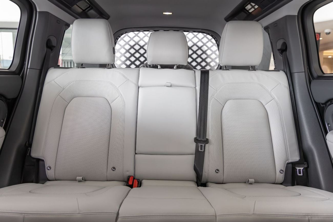 Land Rover Range Rover Land Rover Defender | 110 X-Dynamic HSE (P400) | GCC Specs | 2026 (Export)