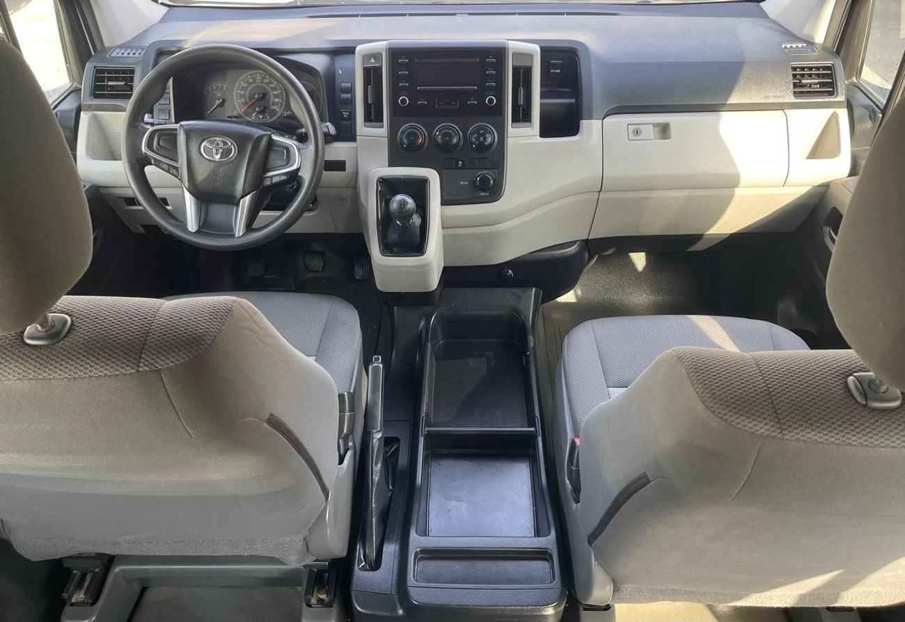 Toyota Hiace Commuter GL High Roof