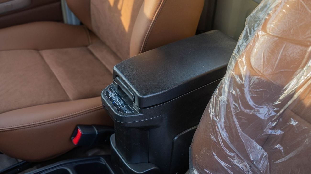 تويوتا لاند كروزر بيك آب 2025 Toyota Land Cruiser LC 79 2.8L SC AT Diesel Full Option (Beige)