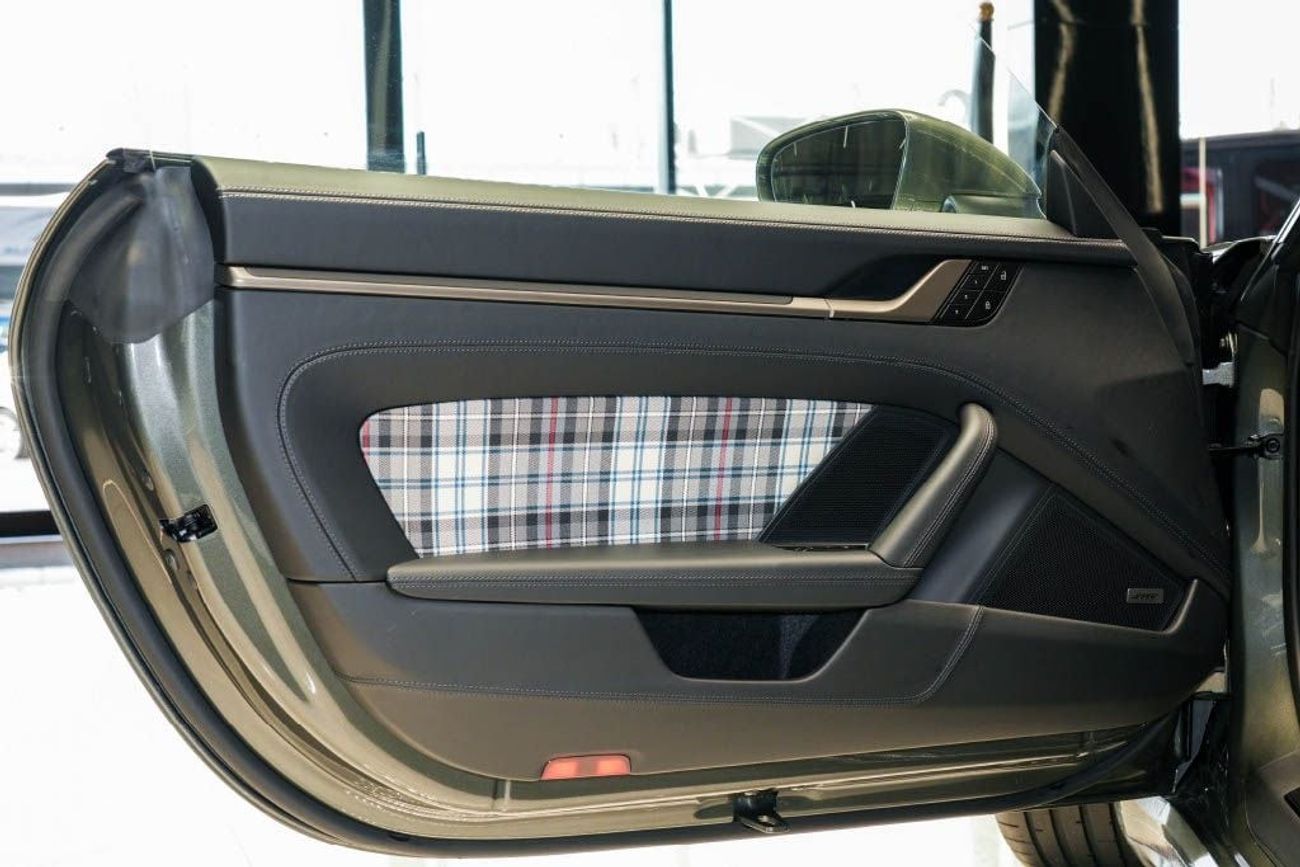 بورش 911 Turbo S 3.8L (640 HP) Coupe