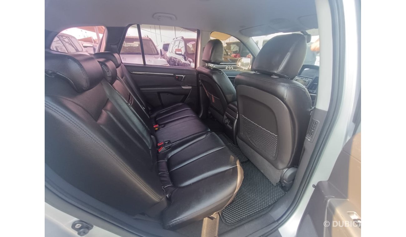 Hyundai Santa Fe Hyundai Santafe 2011 diesel.The car is very good, in perfect condition, looks clean from the inside