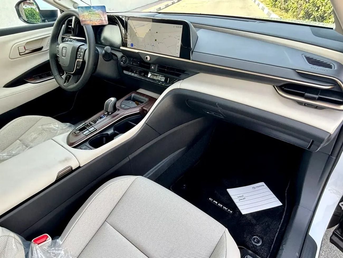 Toyota Crown PLATINUM 2.5L HYBRIDGCC Specs FWD FULL OPTION