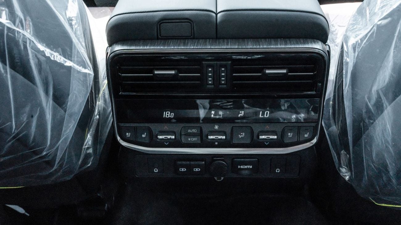 Toyota Land Cruiser 2026 Toyota Land Cruiser VXR 3.5L AT Petrol (White-Red)