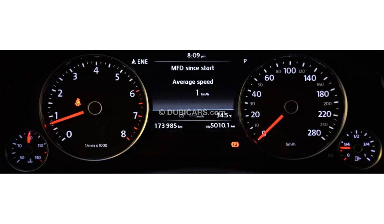 Volkswagen Touareg WITH SERVICE HISTORY Volkswagen Touareg 2011 Model! GCC Specs Silver Color!