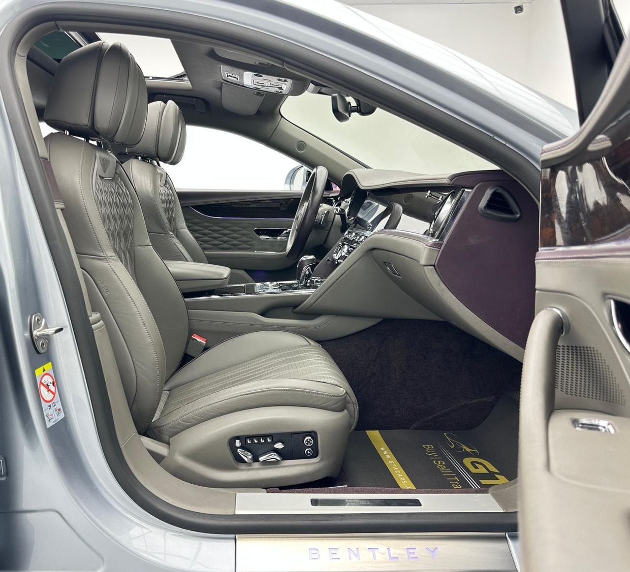 Bentley Flying Spur V8 2021 Bentley Flying Spur V8, 1 Year Unlimited Km Warranty, Full Service History, Rotating Display