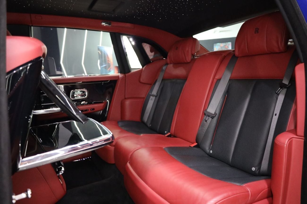 Rolls-Royce Phantom Std 6.8L VIII, Bespoke Audio, Rear Entertainment, Brushed Steel Bonnet, GCC Specs!!