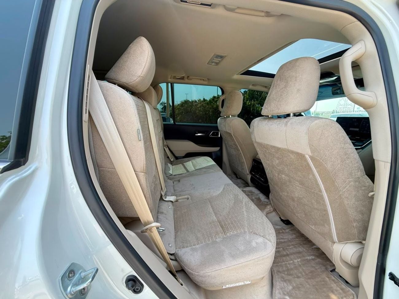 Toyota Land Cruiser TOYOTA LAND CRUISER VXR TWIN TURBO 3.5L GCC SPECS UNDER WARRANTY AND FULL-SERVICE HISTORY