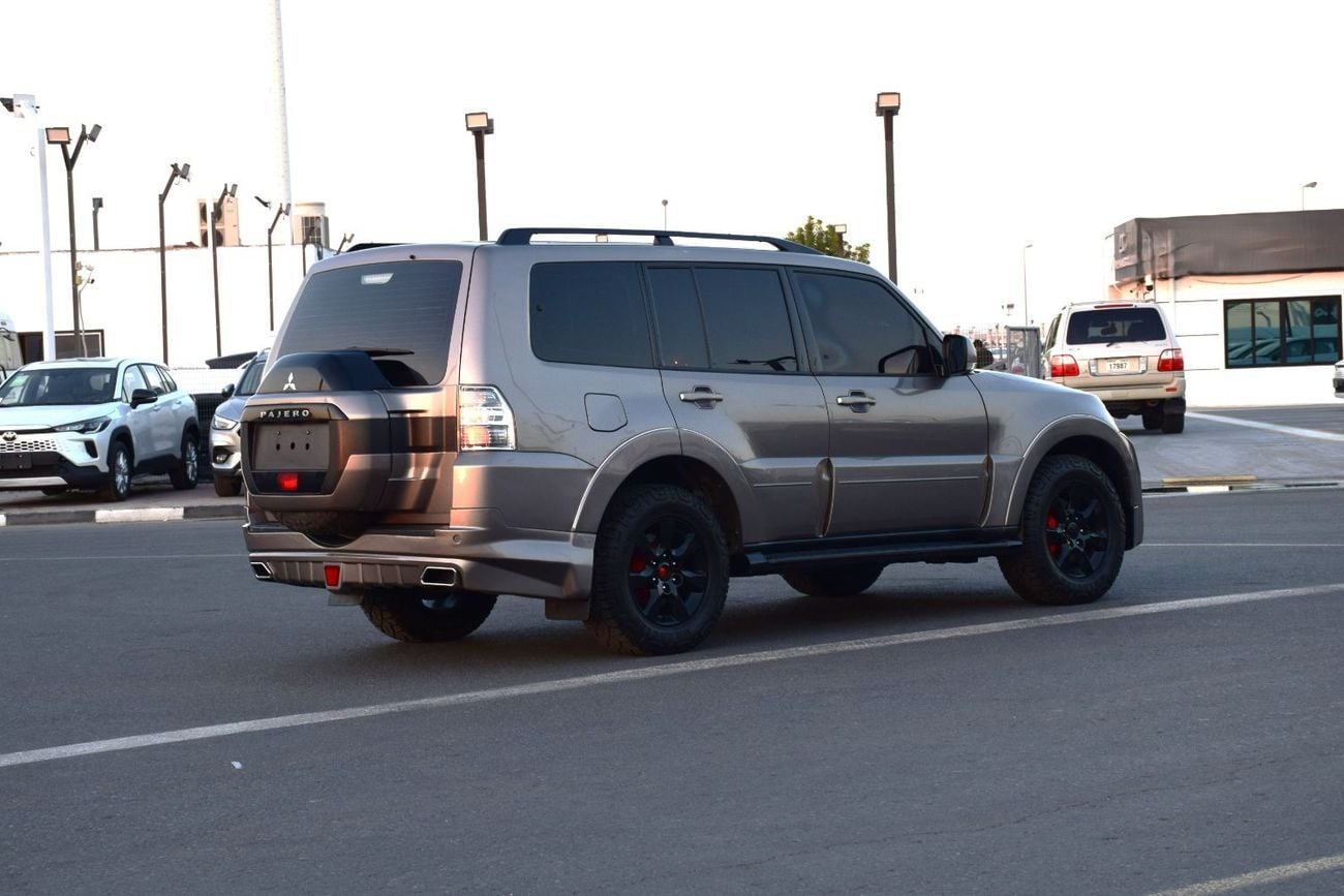 ميتسوبيشي باجيرو Right Hand (Diesel 3.2L)