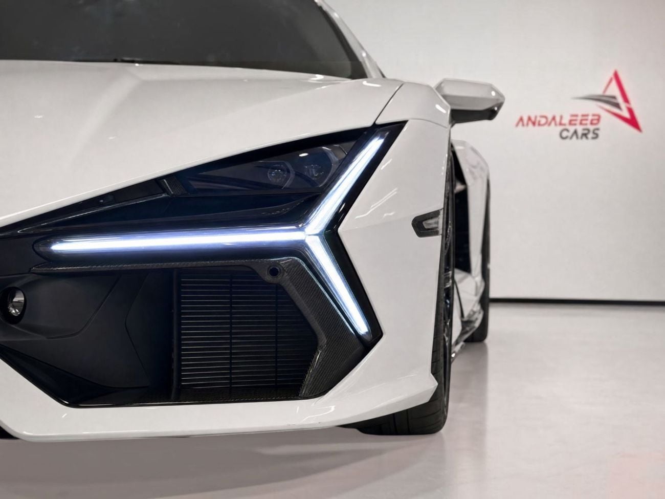 لامبورغيني ريفويلتو AED 30,400 P.M | 0% DOWN PAYMENT | LAMBORGHINI REVUELTO CARBON EDITION | 6.5L V12 HYBRID – 1,001 HP 