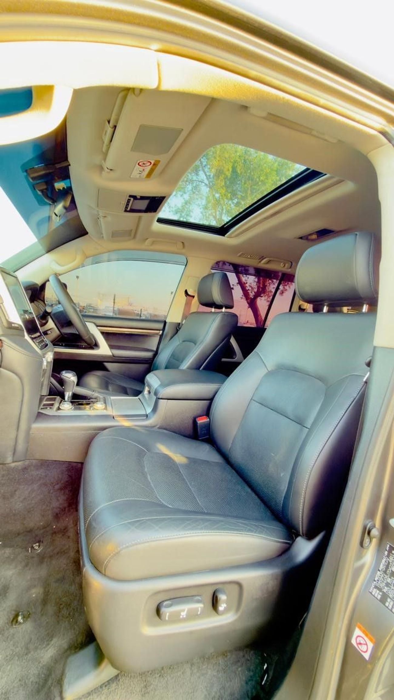 Toyota Land Cruiser 2017 | BULL BAR | PUSH START | SUNROOF | PARKING SENSOR | 4.5L DIESEL ENGINE | POWER SEAT | AT | RHD