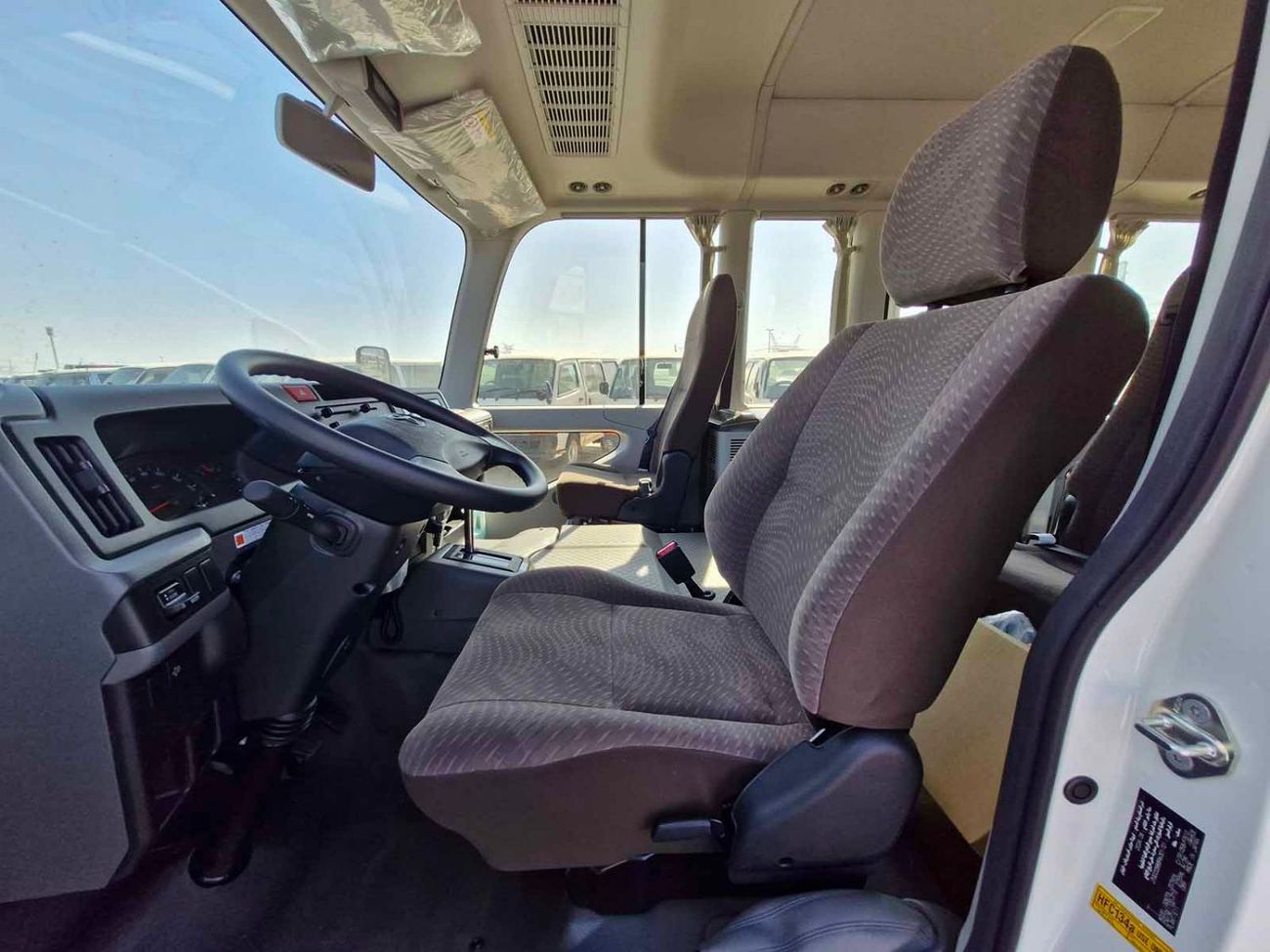 تويوتا كوستر ECTALM003 - 2025 Toyota Coaster – 2.8L Diesel Auto – 22 Seats, Cool Box