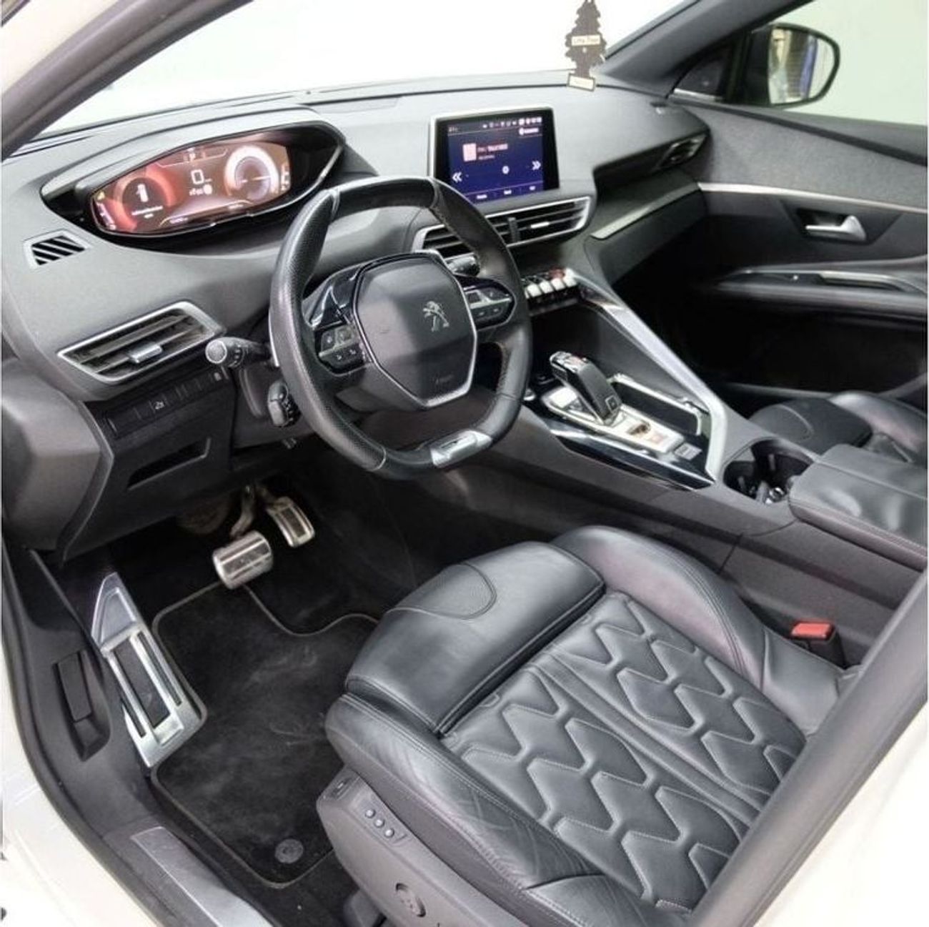 بيجو 3008 Peugeot 3008 GT Line 2019 White-1.6L-FWD-Car is in Excellent Condition-Accident Free-Totally Origina