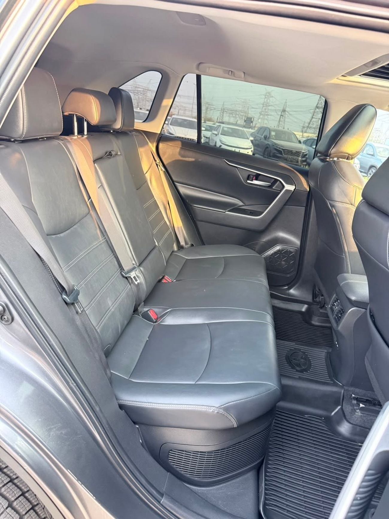 Toyota RAV4 XLE HEV Hybrid premium