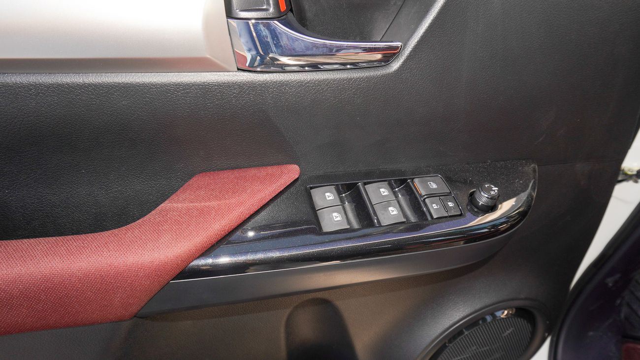 Toyota Hilux SR5 2.7L 4WD A/T