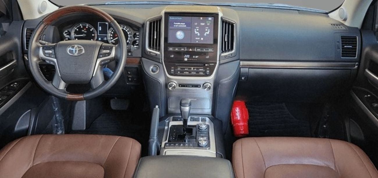 تويوتا لاند كروزر VXR 5.7L 4WD VXR 5.7L-8CYL 4WD Grand Touring - Completely Agency Maintained - Low Mileage Al Futtaim