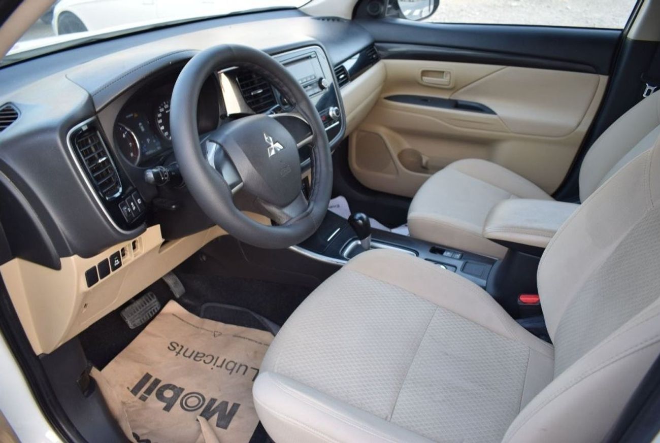 Mitsubishi Outlander GLX Basic Mitsubishi Outlander, Model:2020. Free of accident