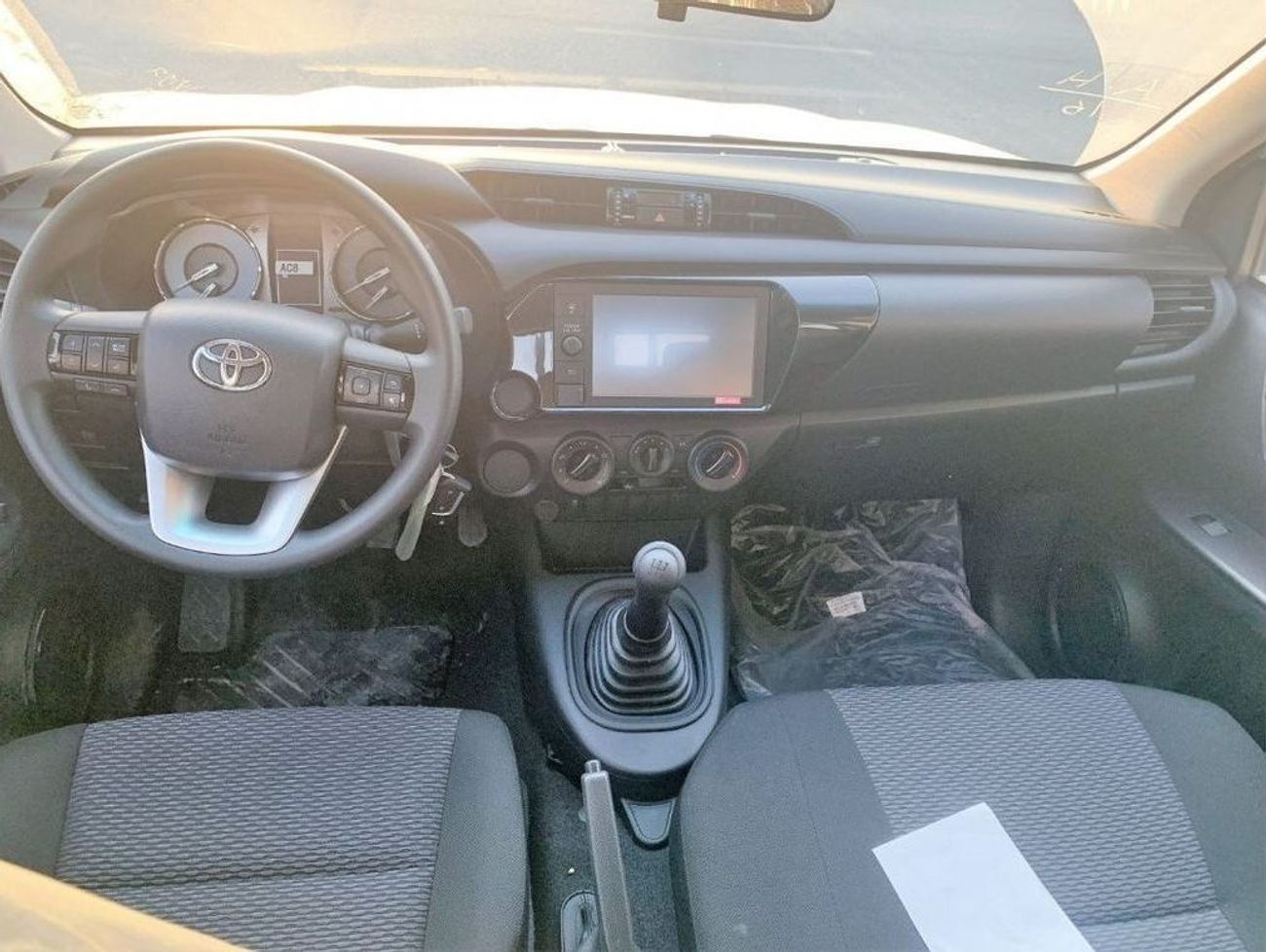 تويوتا هيلوكس TOYOTA HILUX DC 2.4L DSL - M/T - 4X2 - MY23