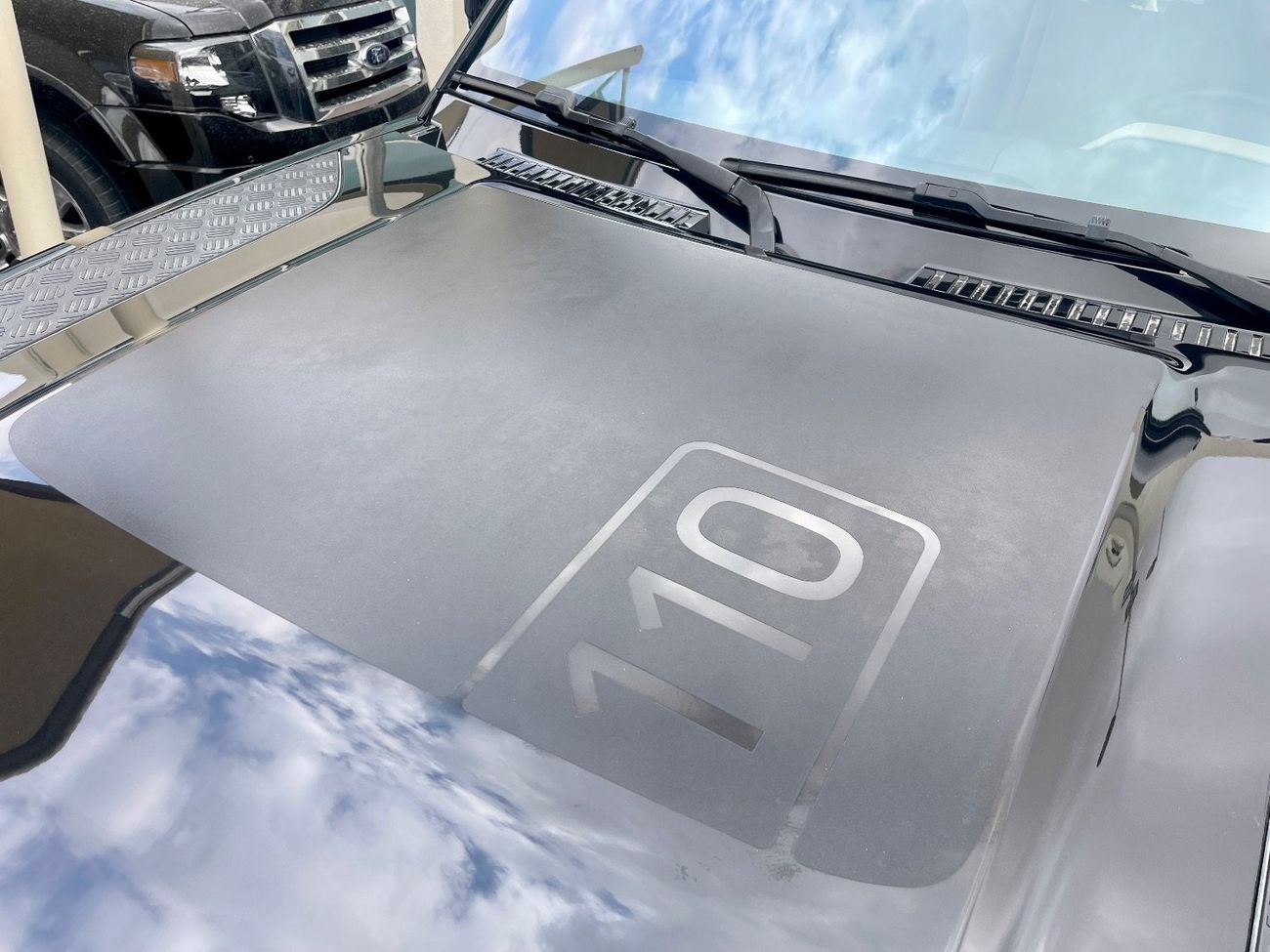 لاند روفر ديفندر P300 110 SE 2.0L (7 Seater)