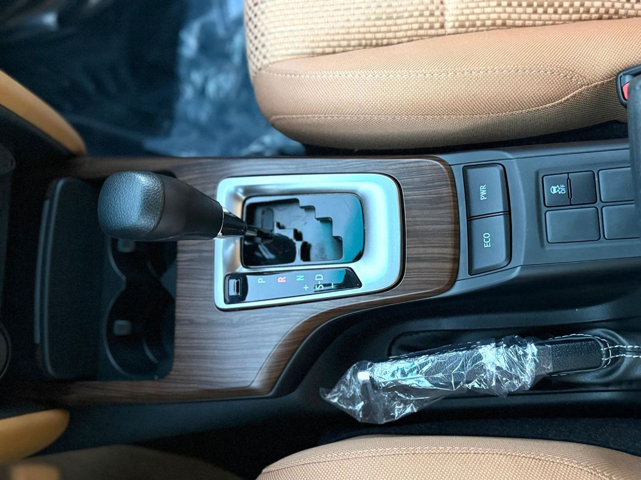 تويوتا فورتونر Toyota Fortuner 2026 Model 2.7 v4 petrol Engine Colour Black Transmission Automatic Interior. Tun 7s