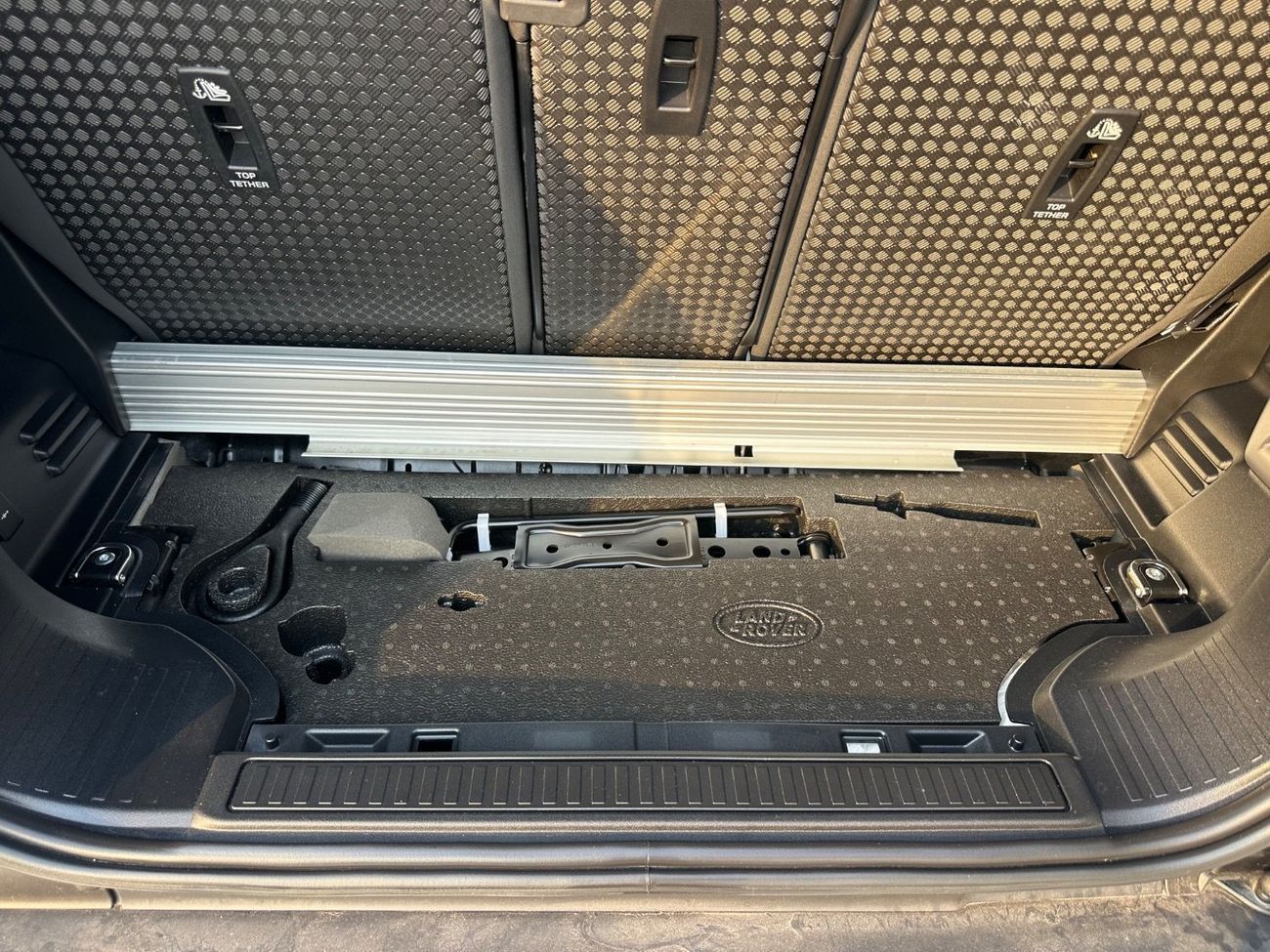 Land Rover Defender P300 90 S 2.0L (5 Seater)