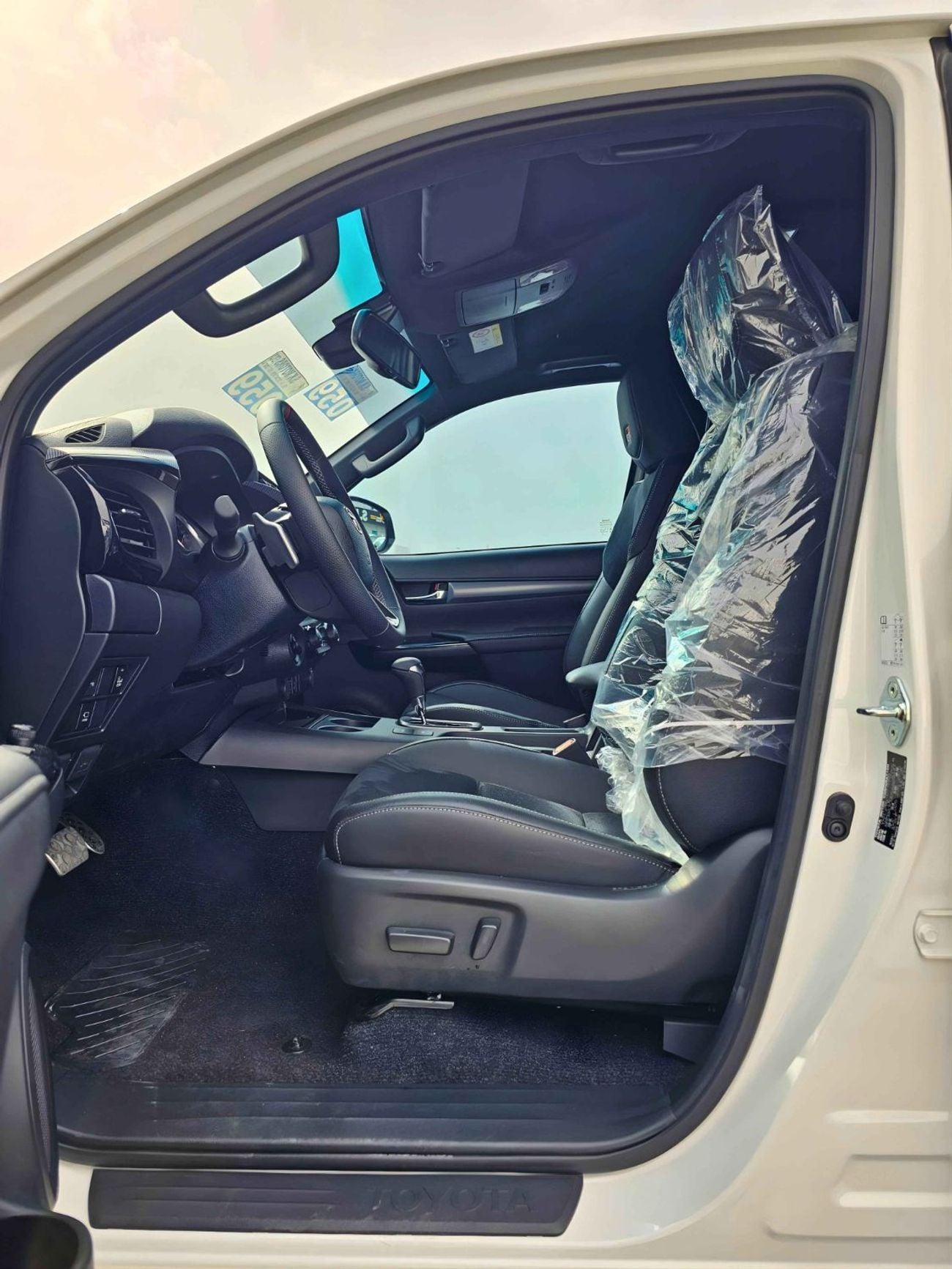 Toyota Hilux GR SPORT DOUBLE CABIN / 2.8L DIESEL V4 / RADAR / 360*CAMERA/DRIVER PWR SEAT WITH LATHER (CODE# HGRD)