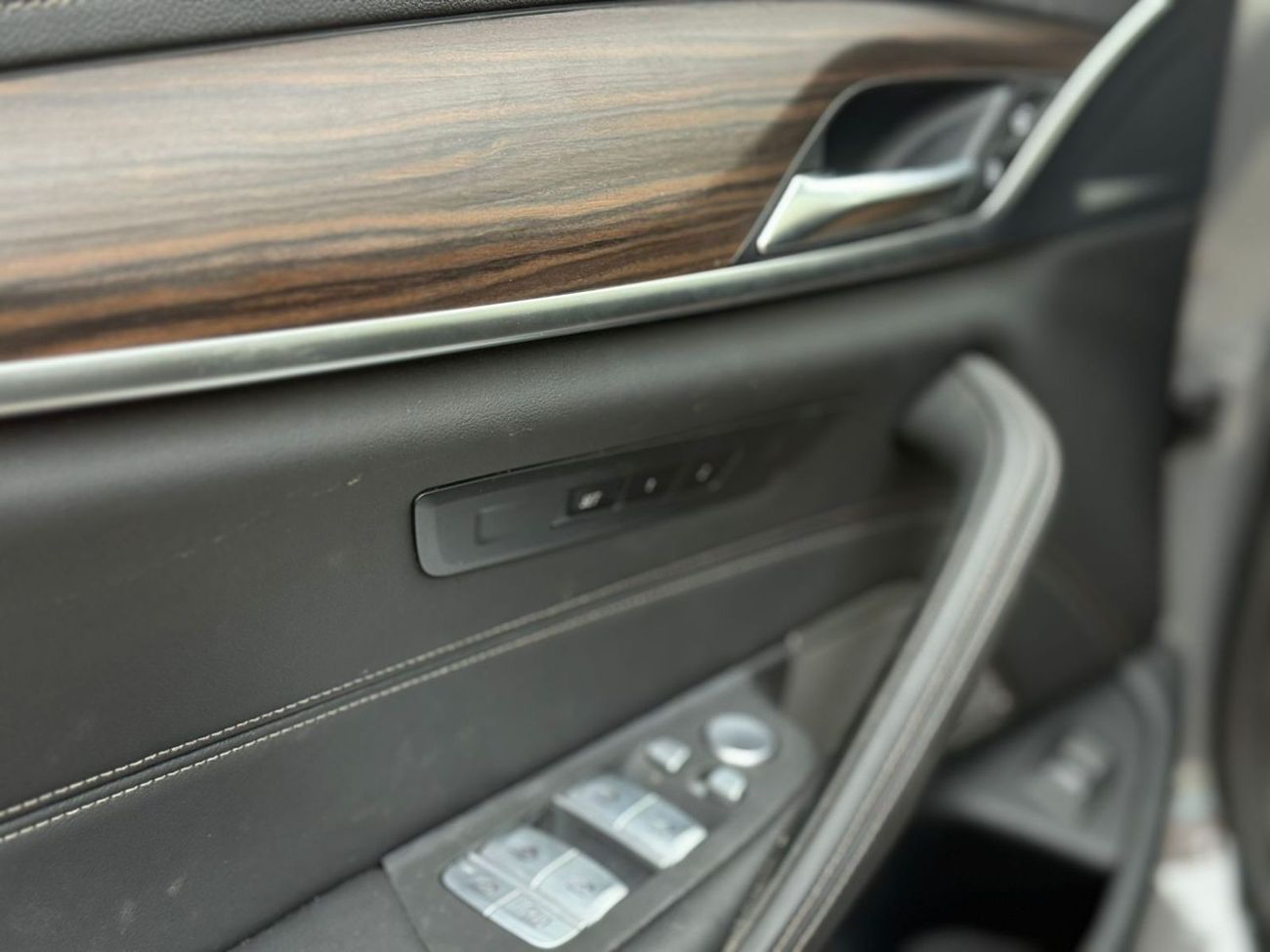 بي أم دبليو 530i Luxury 2.0L