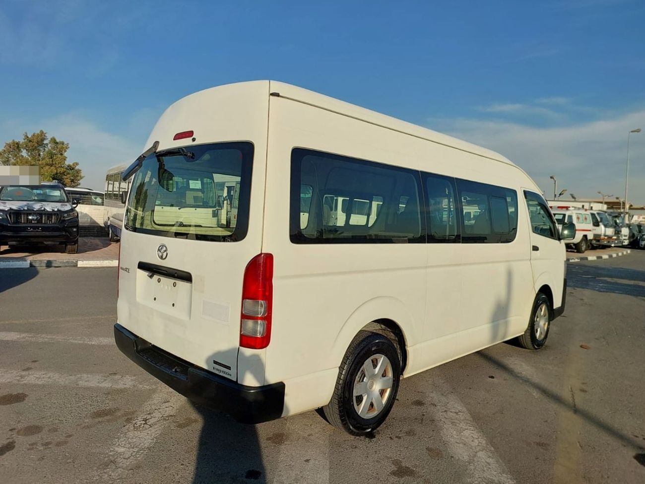 Toyota Hiace TOYOTA HIACE VAN RHD 2015 MODEL 3.0 L DIESEL AUTOMATIC(PM16111)