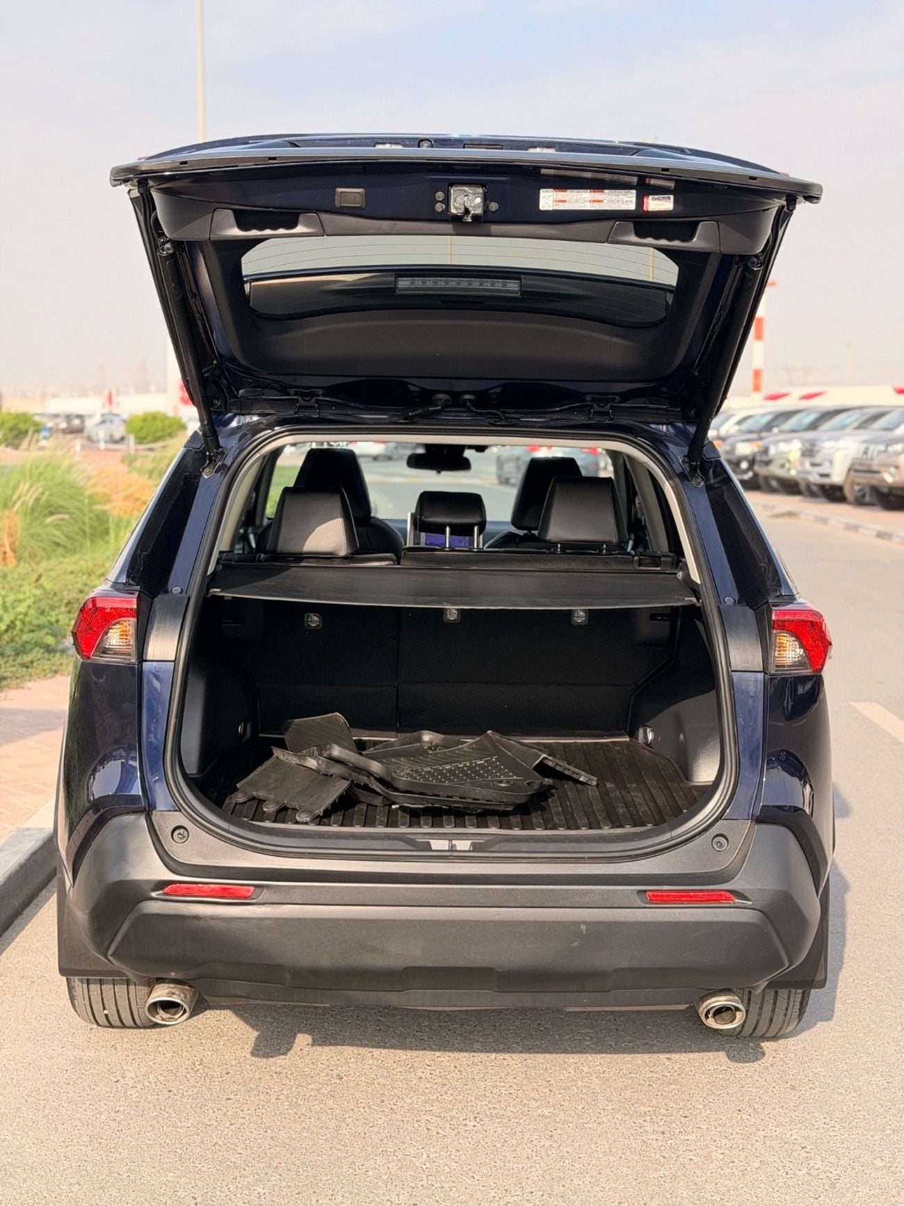 تويوتا راف ٤ Hybrid XLE premium | sunroof, leather seats, push start 2025